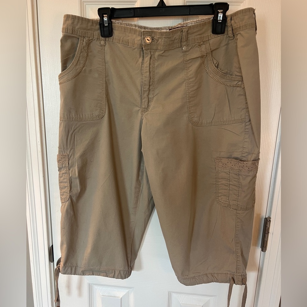 Gloria Vanderbilt Beige Patterned Shorts